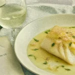 Vin cabillaud beurre blanc, beurre blanc et verre de blanc vif